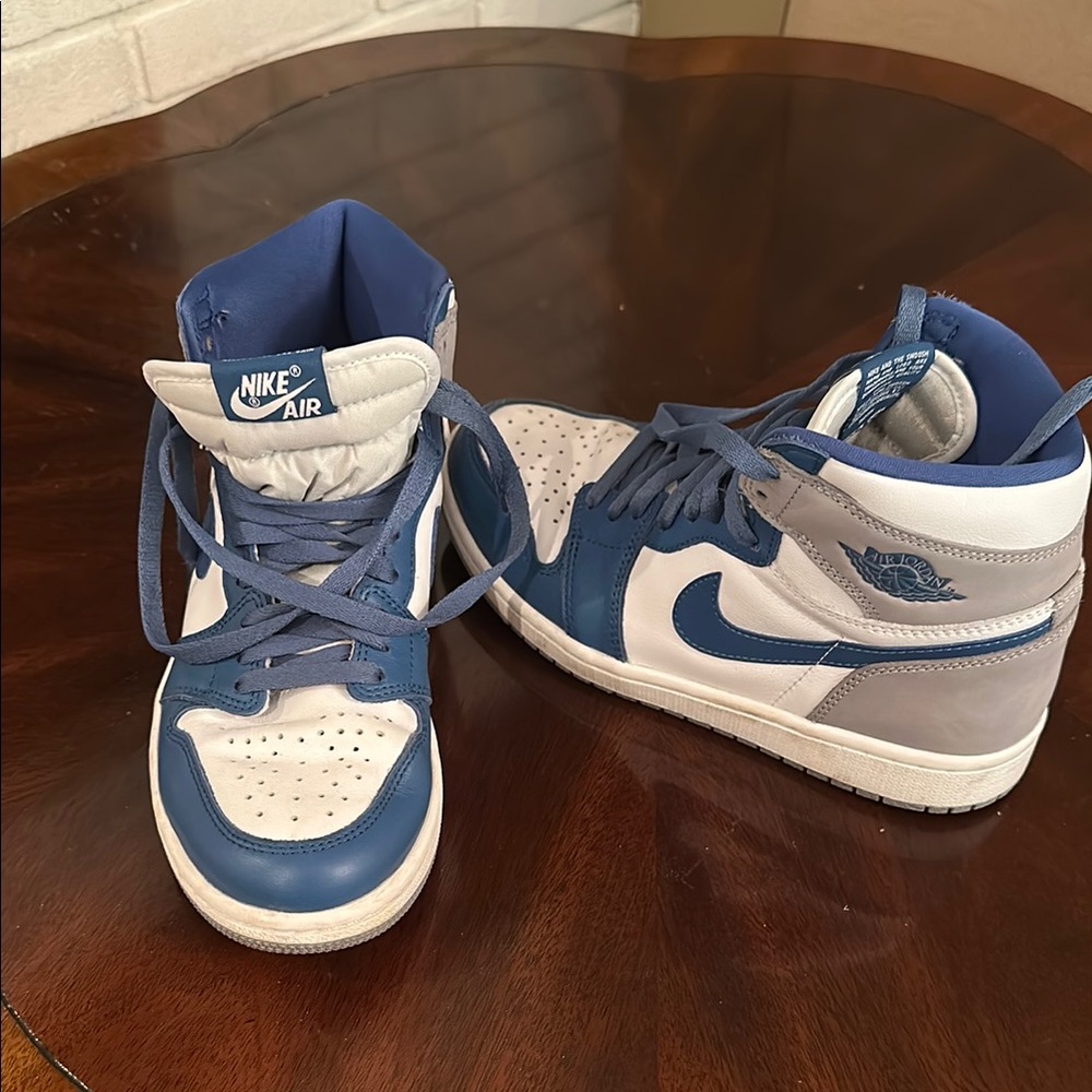 Nike Blue and White Sneakers Classic Design
